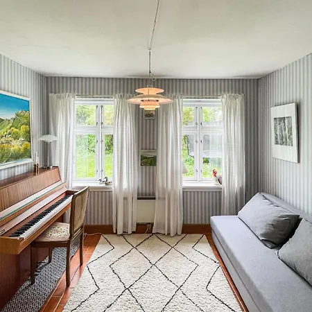 3 Bedroom Beautiful In * Askeby